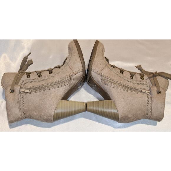 Decree Women's Beige Vegan Suede Ankle Boots Side Zip Size 7.5 M 3.25" Heels - Picture 5 of 12